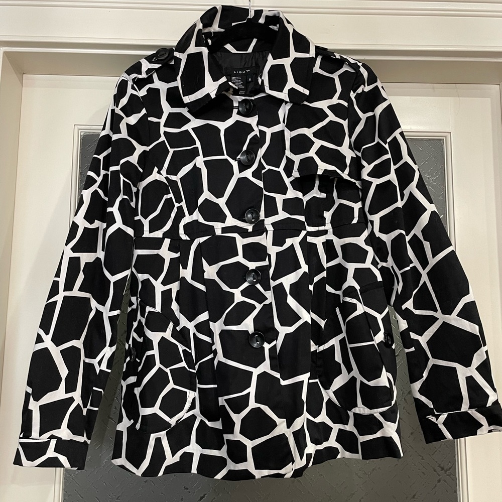 Light brand black & white lined jacket EUC size S